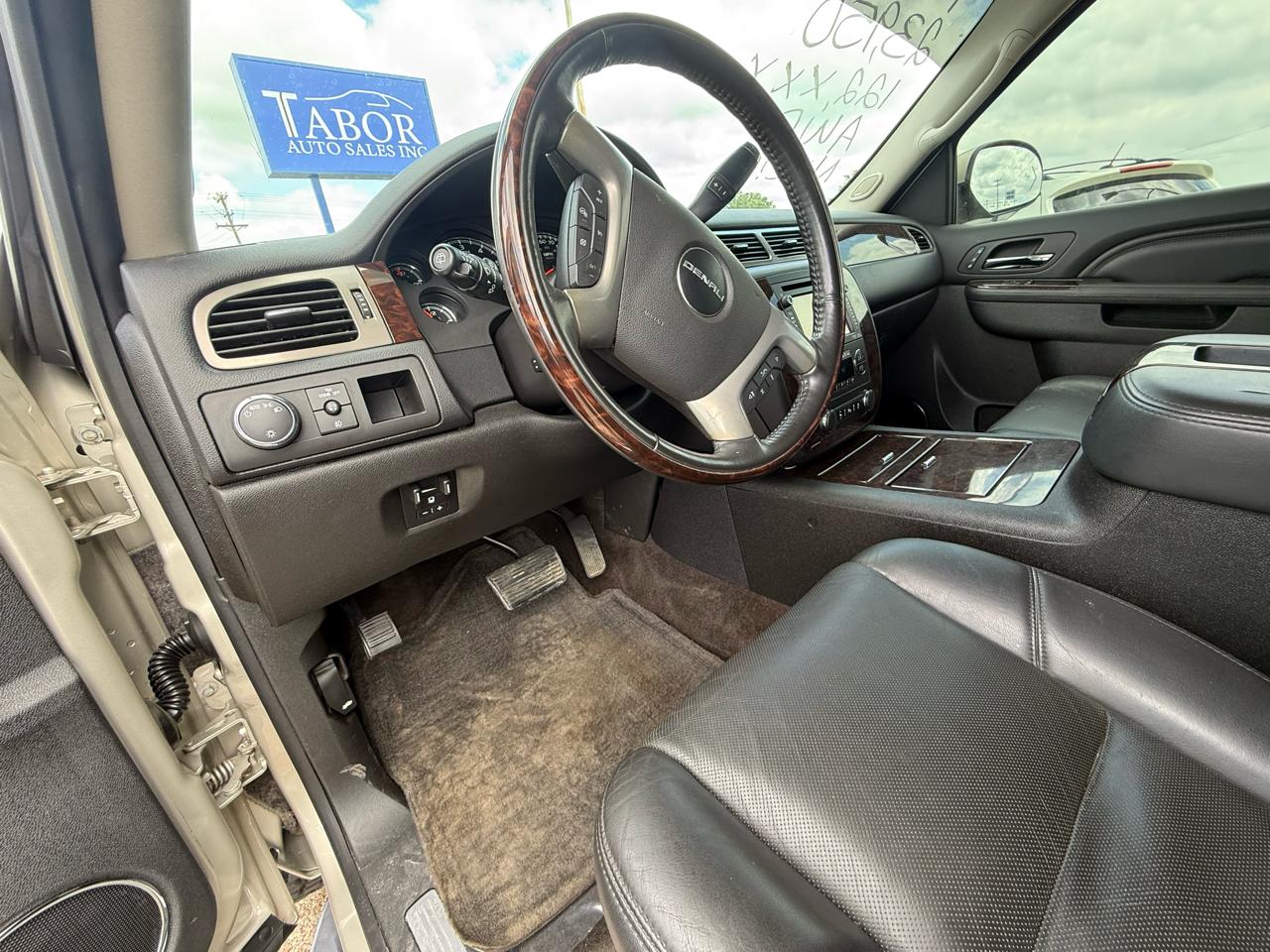 GMC Yukon AWD 4dr Denali 2014