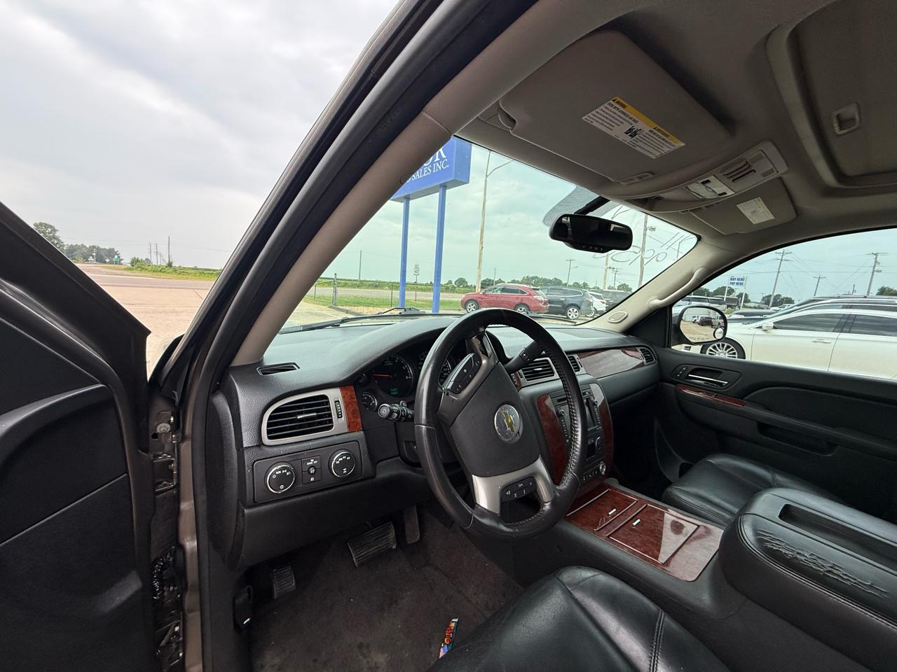 Chevrolet Tahoe 4WD 4dr 1500 LTZ 2011