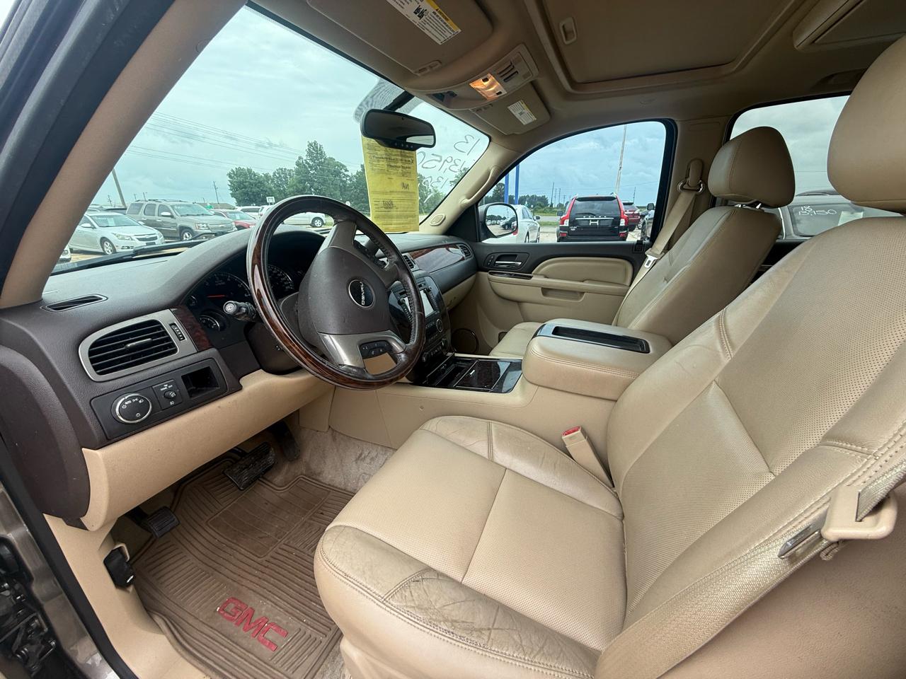 GMC Yukon XL AWD 4dr 1500 Denali 2013