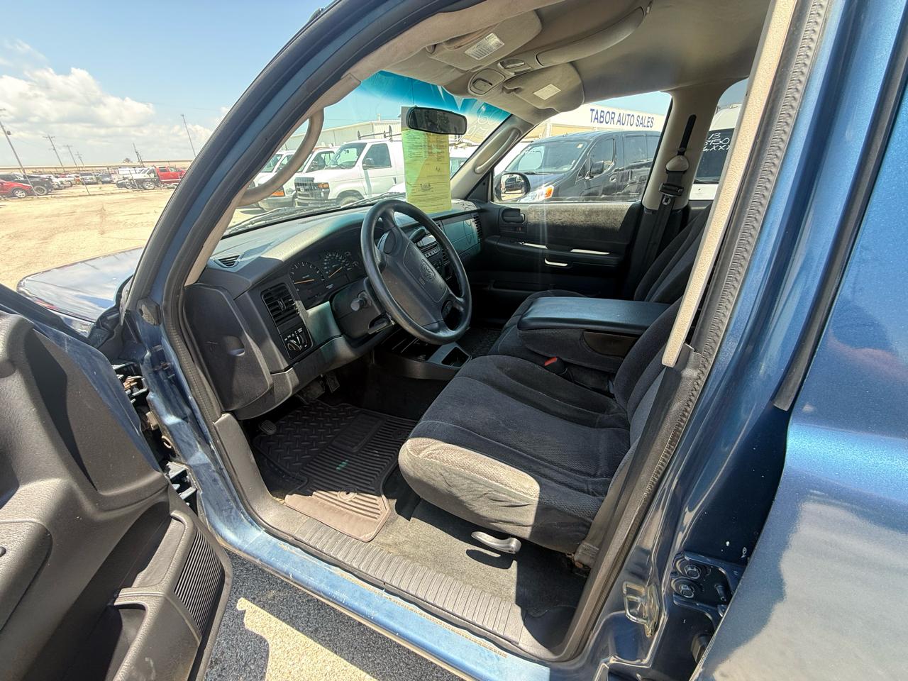 Dodge Dakota Quad Cab 131" WB Sport 2002