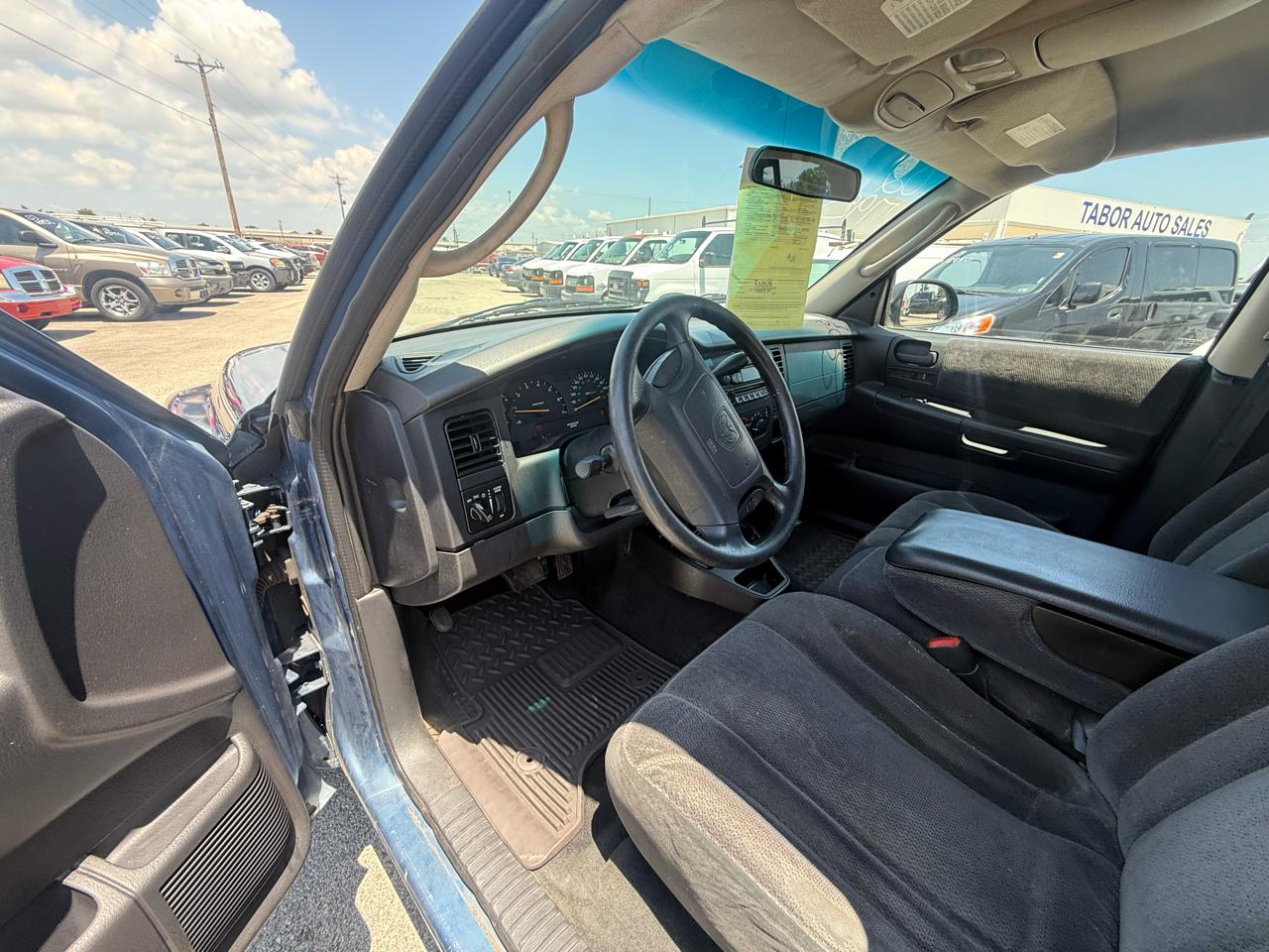 Dodge Dakota Quad Cab 131" WB Sport 2002
