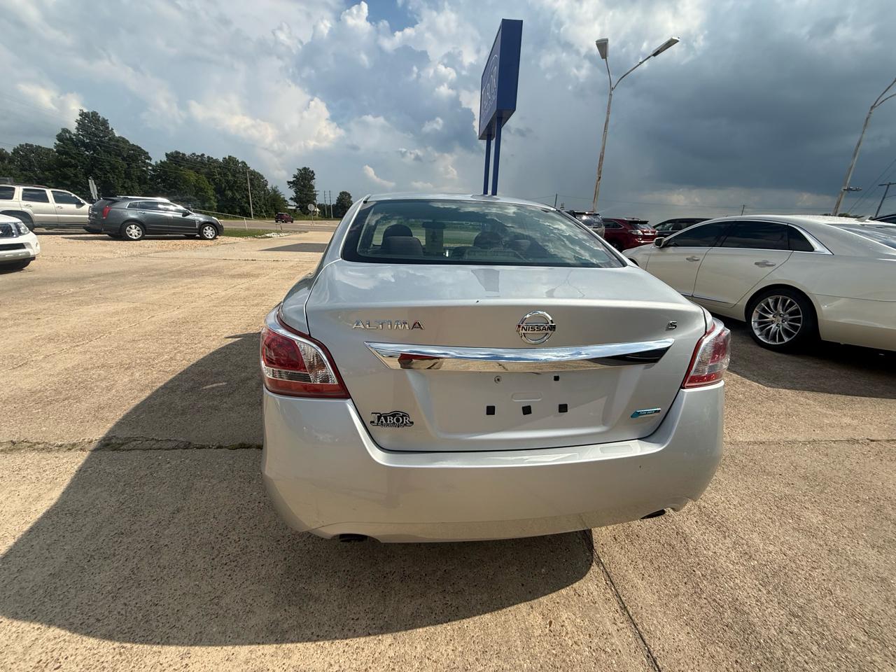 Nissan Altima 4dr Sdn I4 2.5 S 2013
