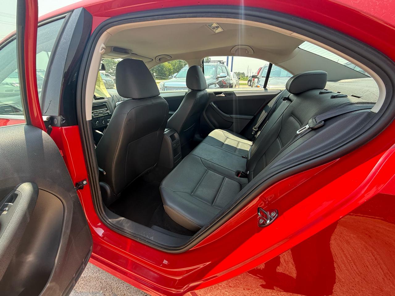 Volkswagen Jetta Sedan 4dr Auto SE PZEV 2013