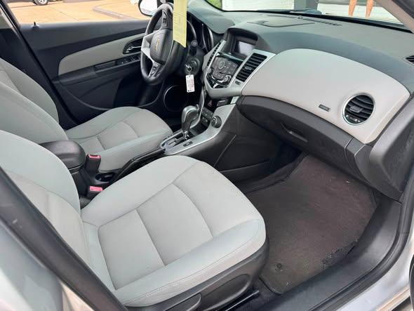 Chevrolet Cruze 4dr Sdn LT w/1LT 2012
