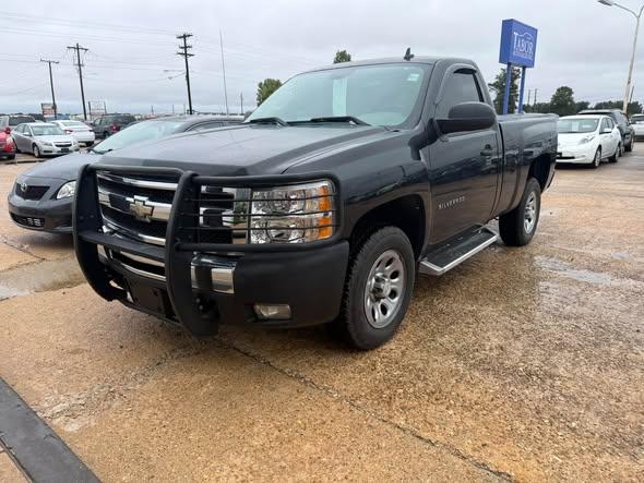 Chevrolet Silverado 1500 2WD Reg Cab 119.0" Work Truck 2011