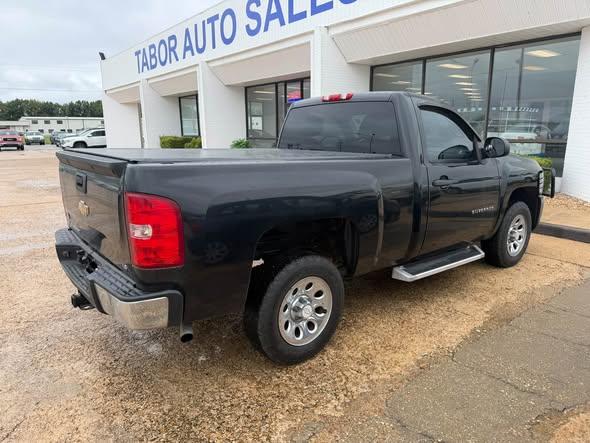 Chevrolet Silverado 1500 2WD Reg Cab 119.0" Work Truck 2011