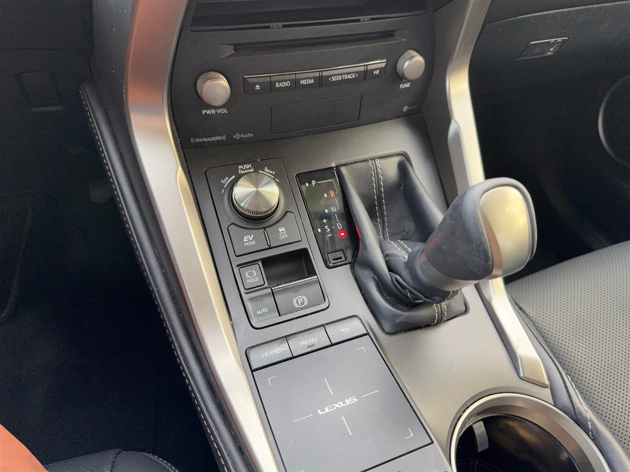 Lexus NX 300h Luxury 2020