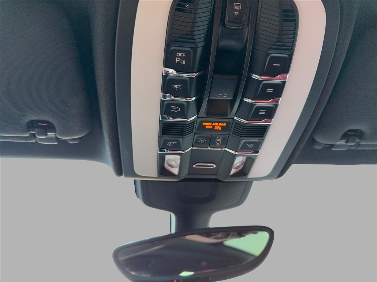 Porsche Cayenne Base 2018