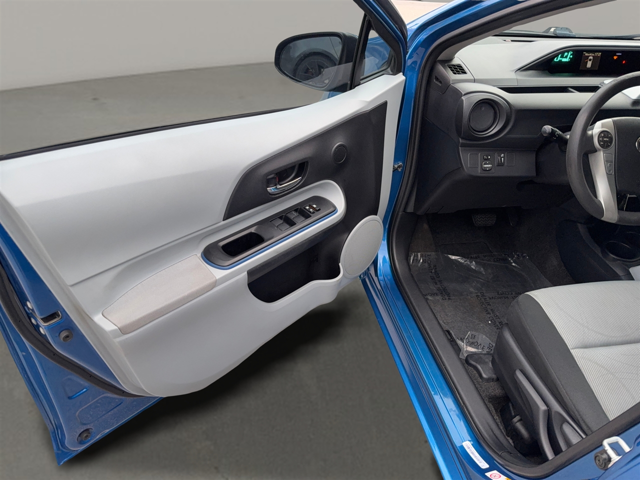 Toyota Prius c Two 2012