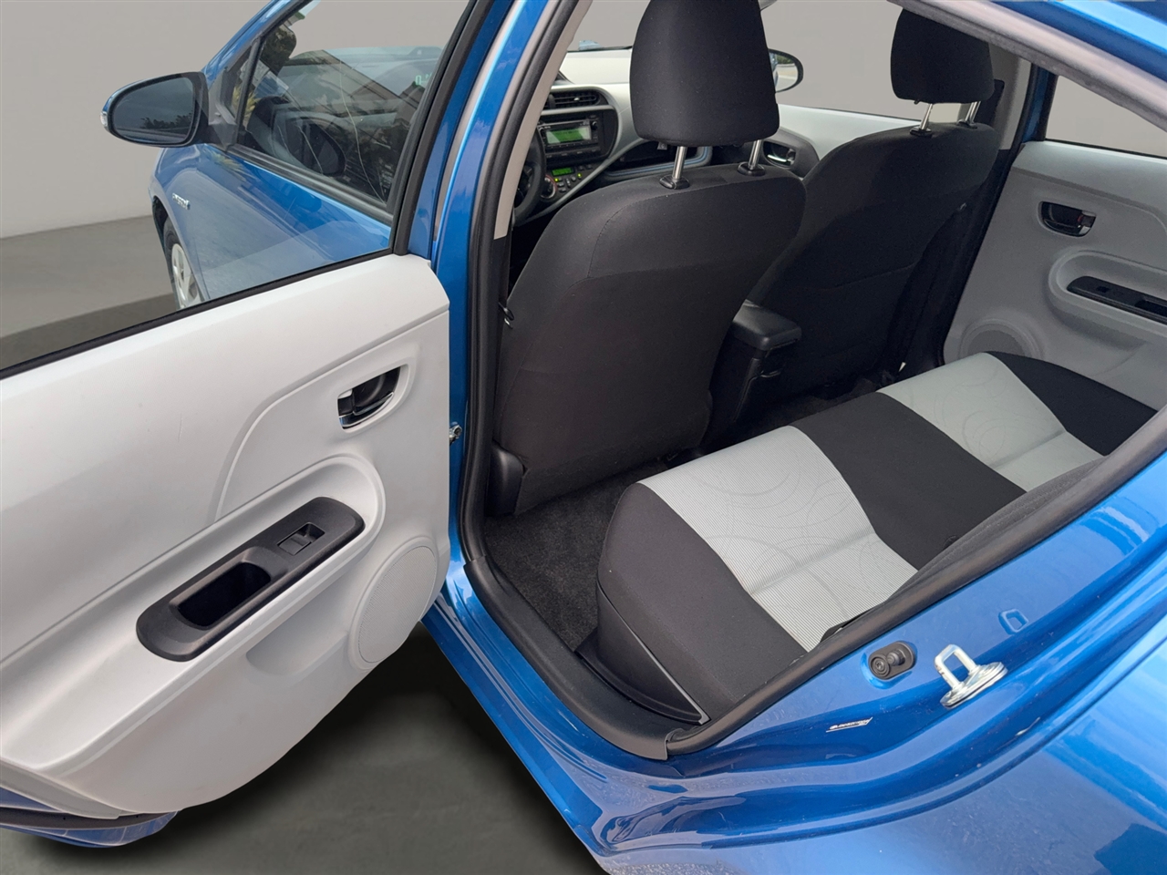 Toyota Prius c Two 2012