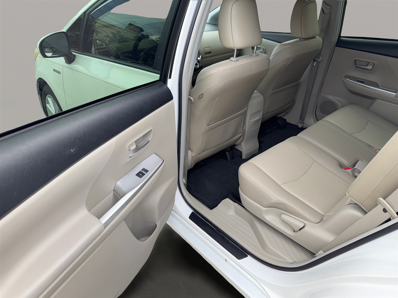 Toyota Prius V Five 2014