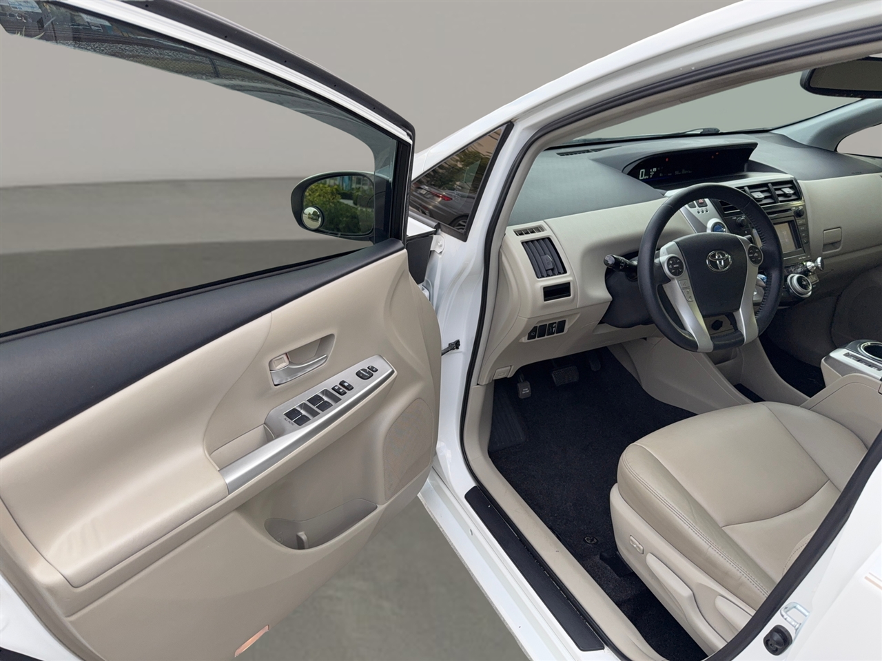 Toyota Prius V Five 2014