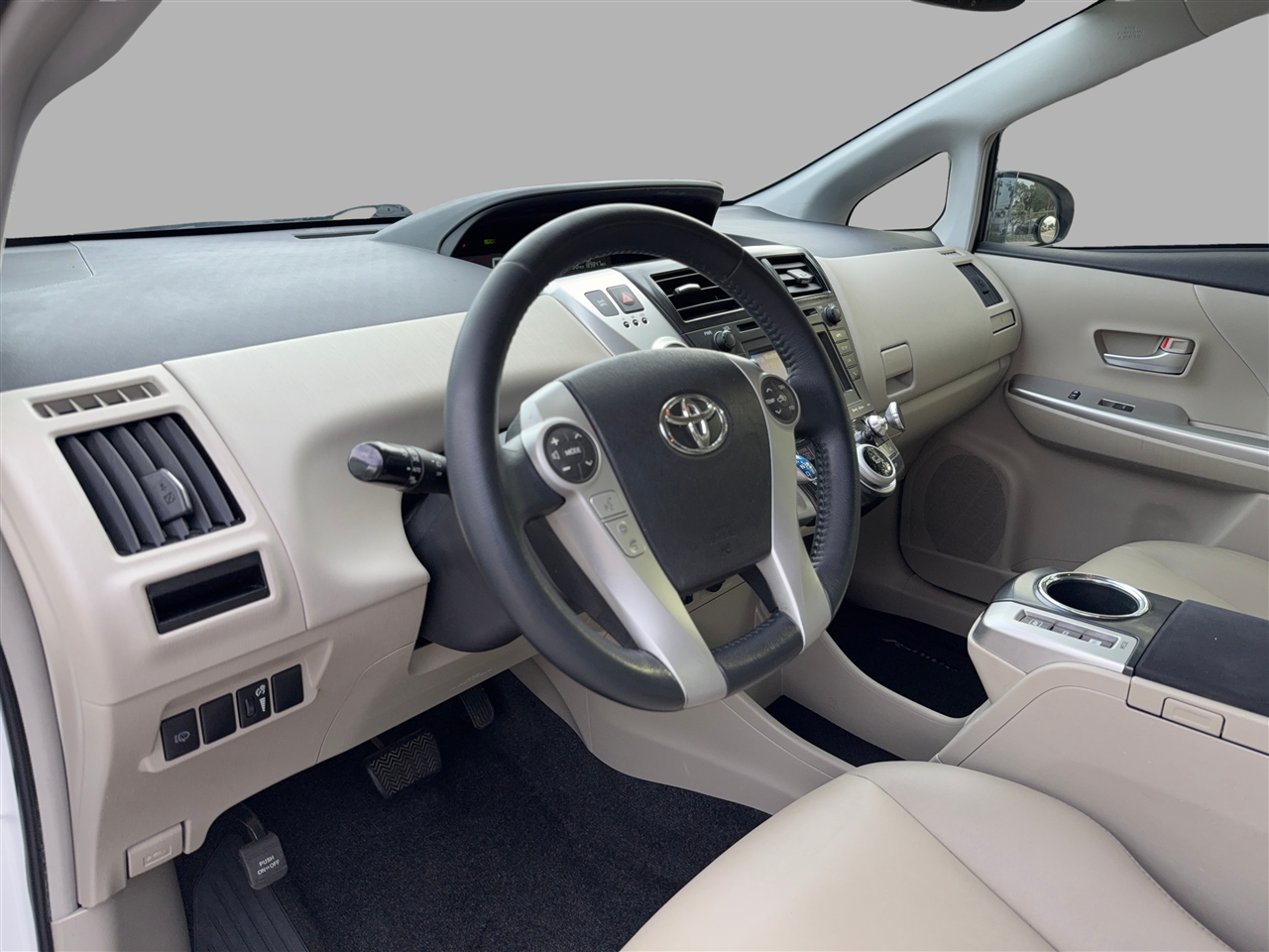 Toyota Prius V Five 2014