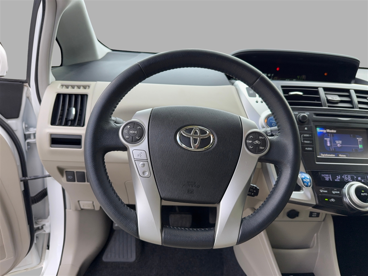 Toyota Prius V Five 2014