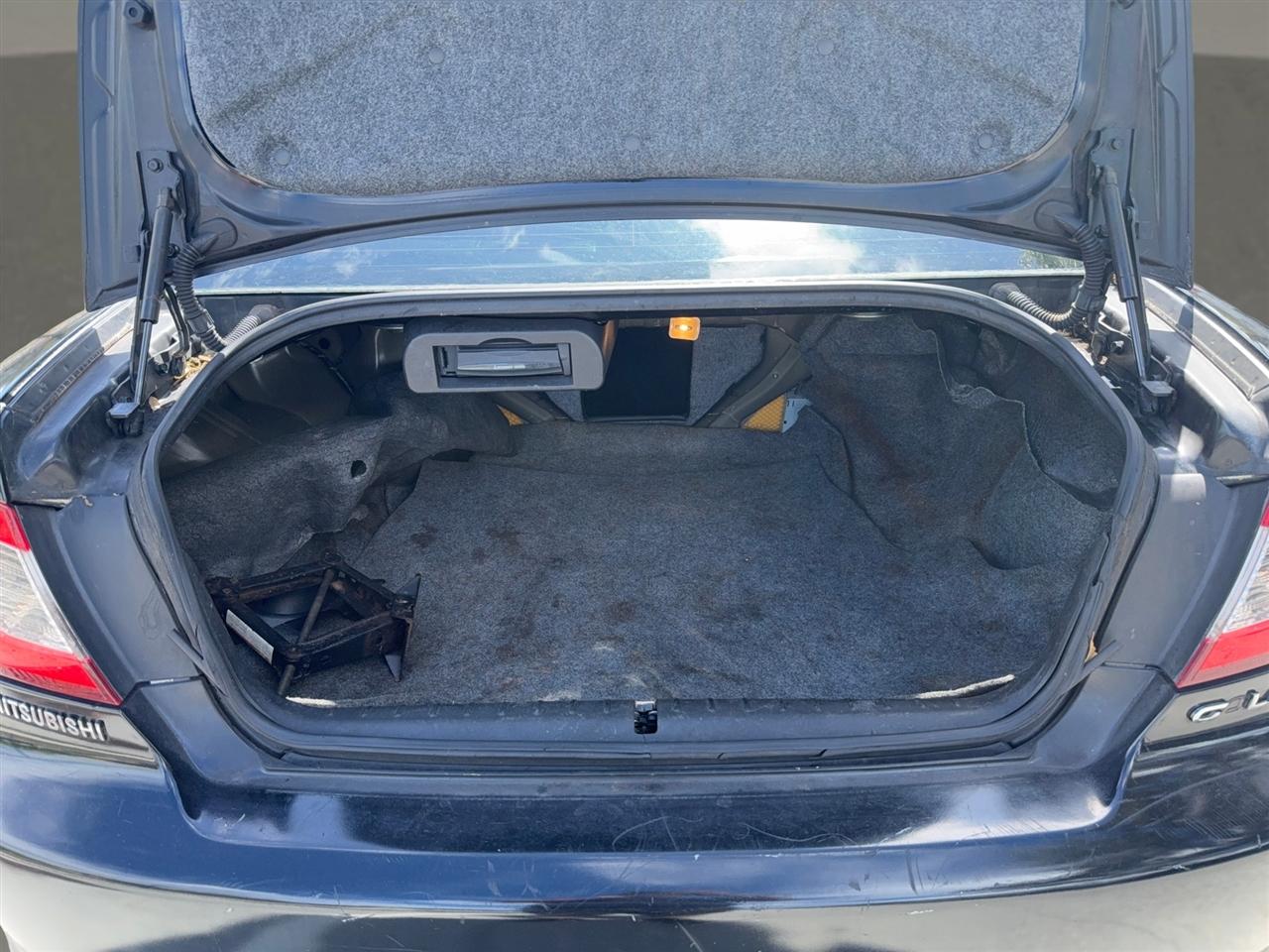 Mitsubishi Galant SE 2012