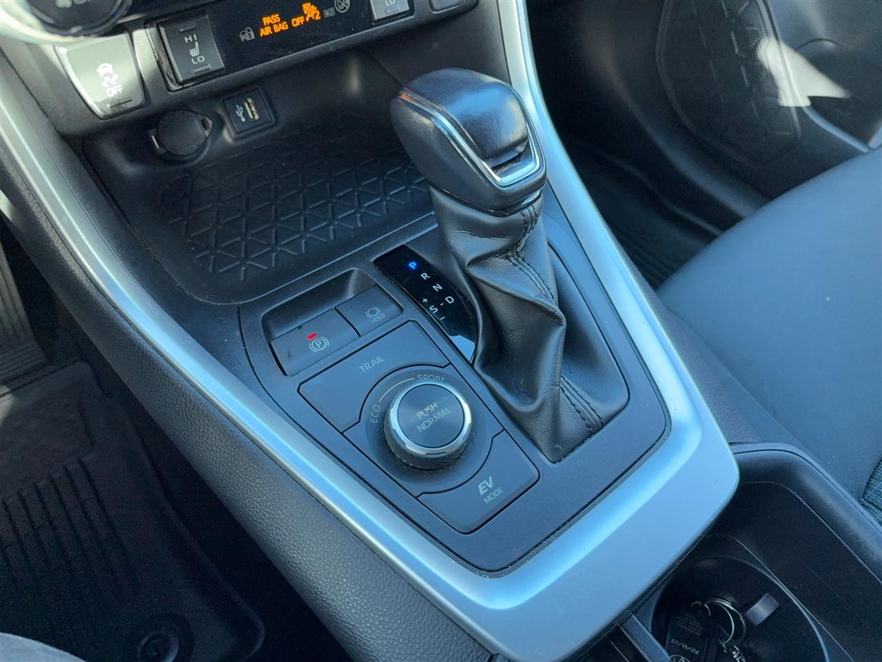 Toyota RAV4 Hybrid SE 2023