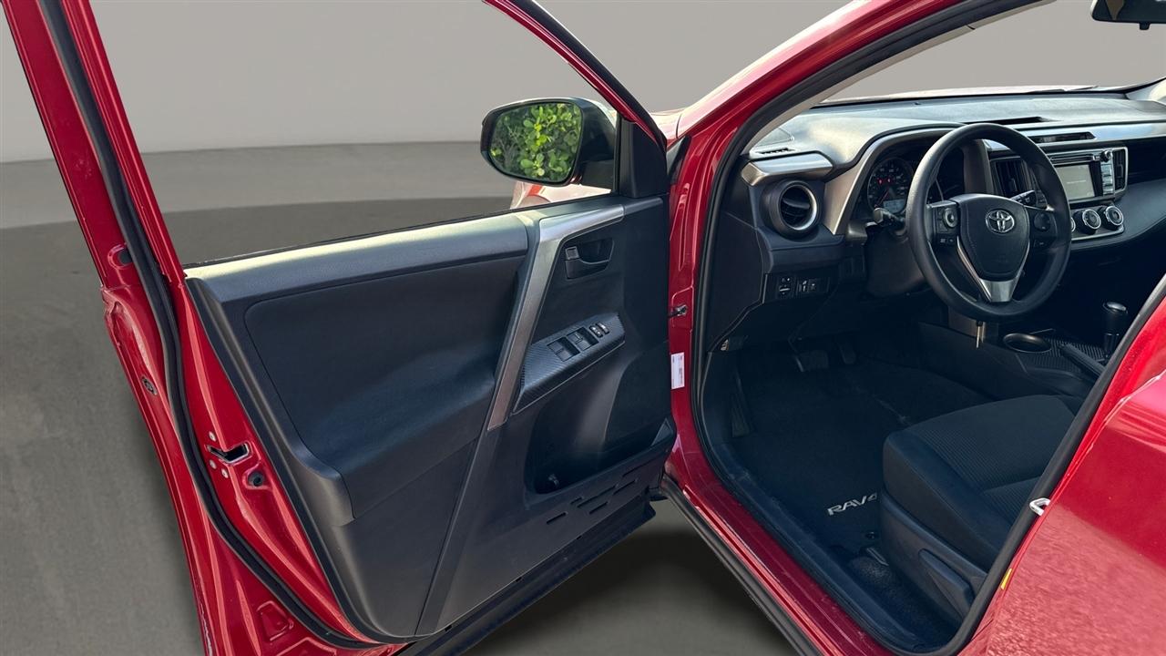 Toyota RAV4 LE FWD 2015