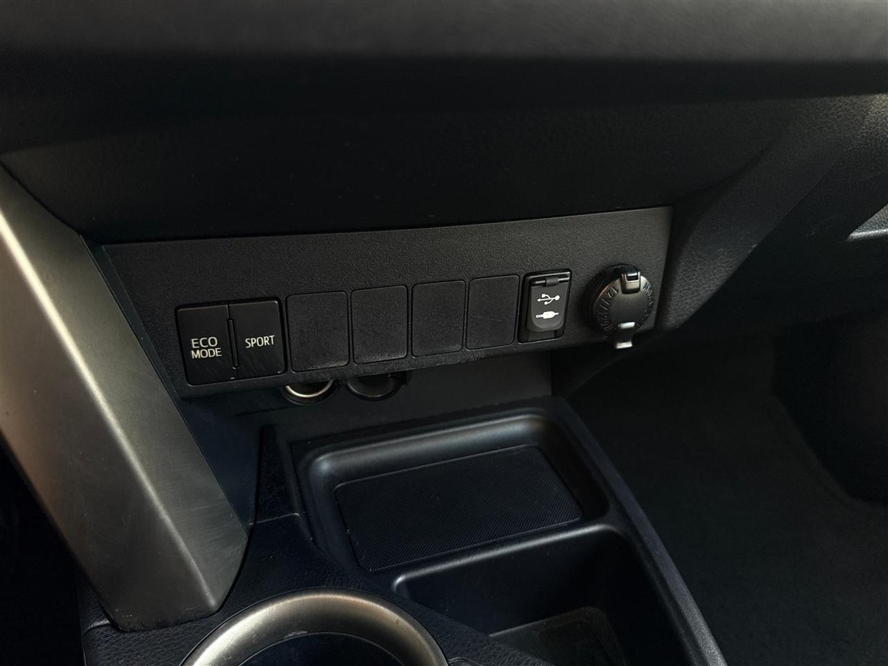 Toyota RAV4 LE FWD 2015