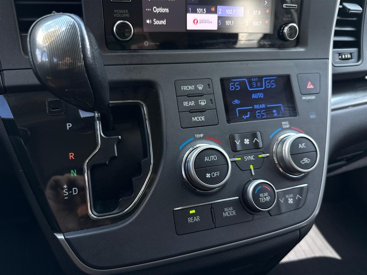 Toyota Sienna SE Premium FWD 8-Passenger (Natl) 2020