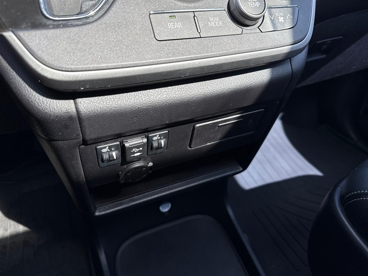 Toyota Sienna SE Premium FWD 8-Passenger (Natl) 2020
