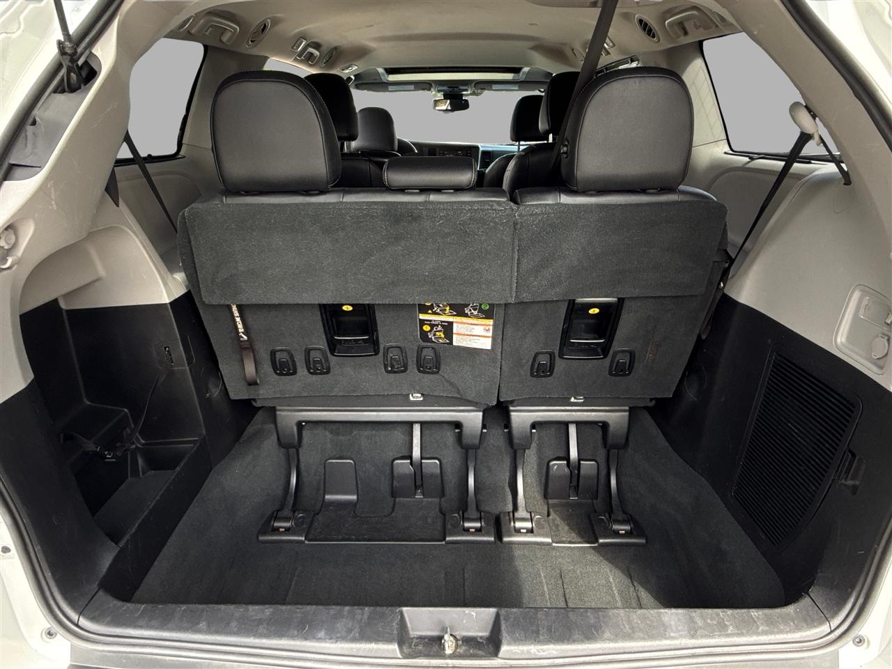 Toyota Sienna SE Premium FWD 8-Passenger (Natl) 2020