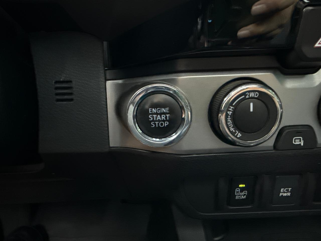 Toyota Tacoma Limited Double Cab V6 6AT 4WD 2017