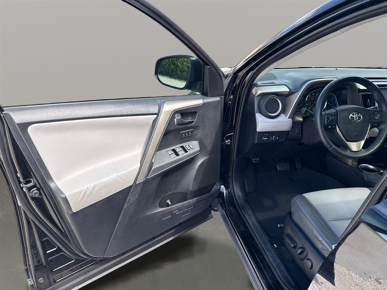 Toyota RAV4 photo 18