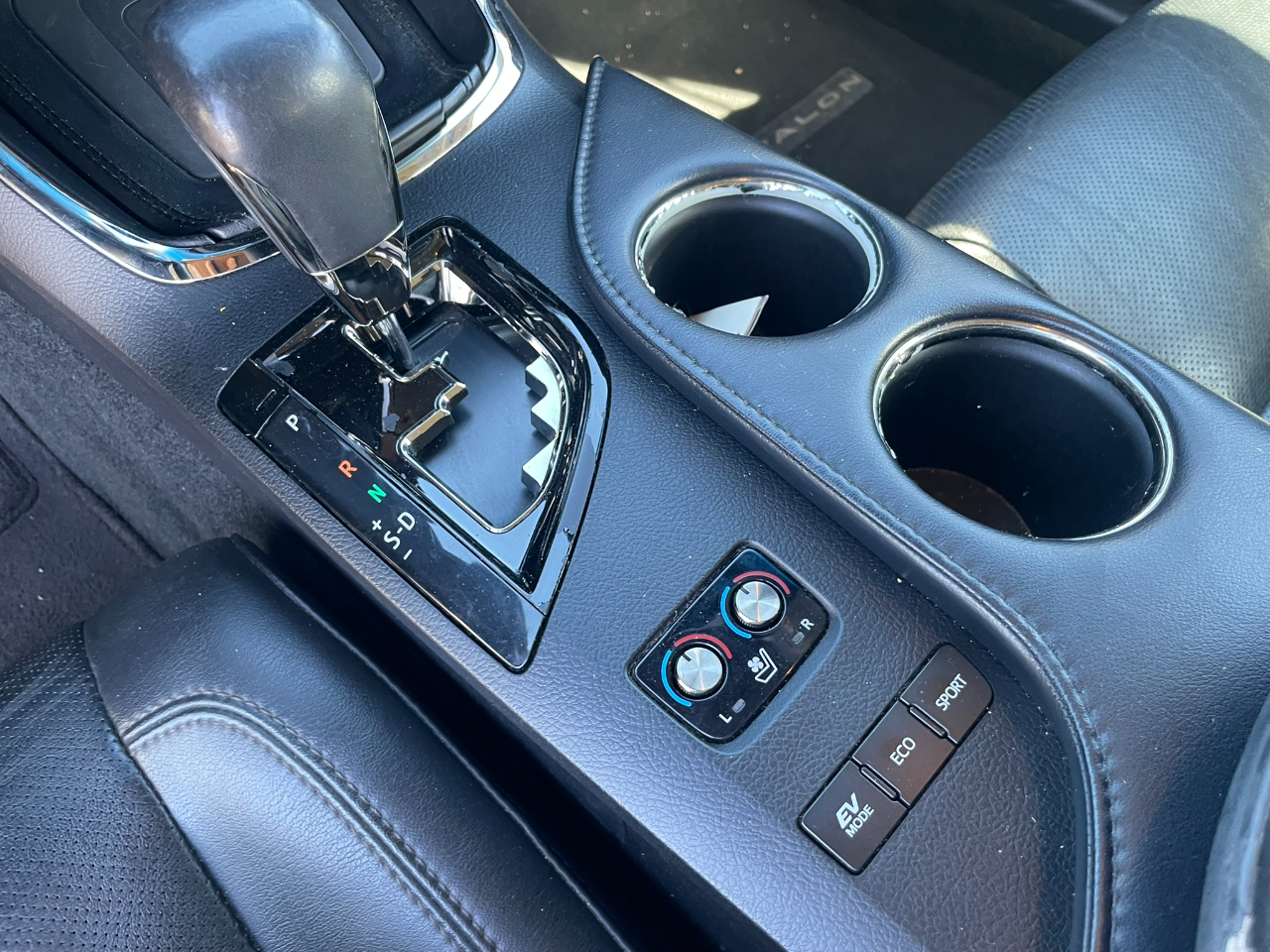 Toyota Avalon Hybrid XLE Premium 2013