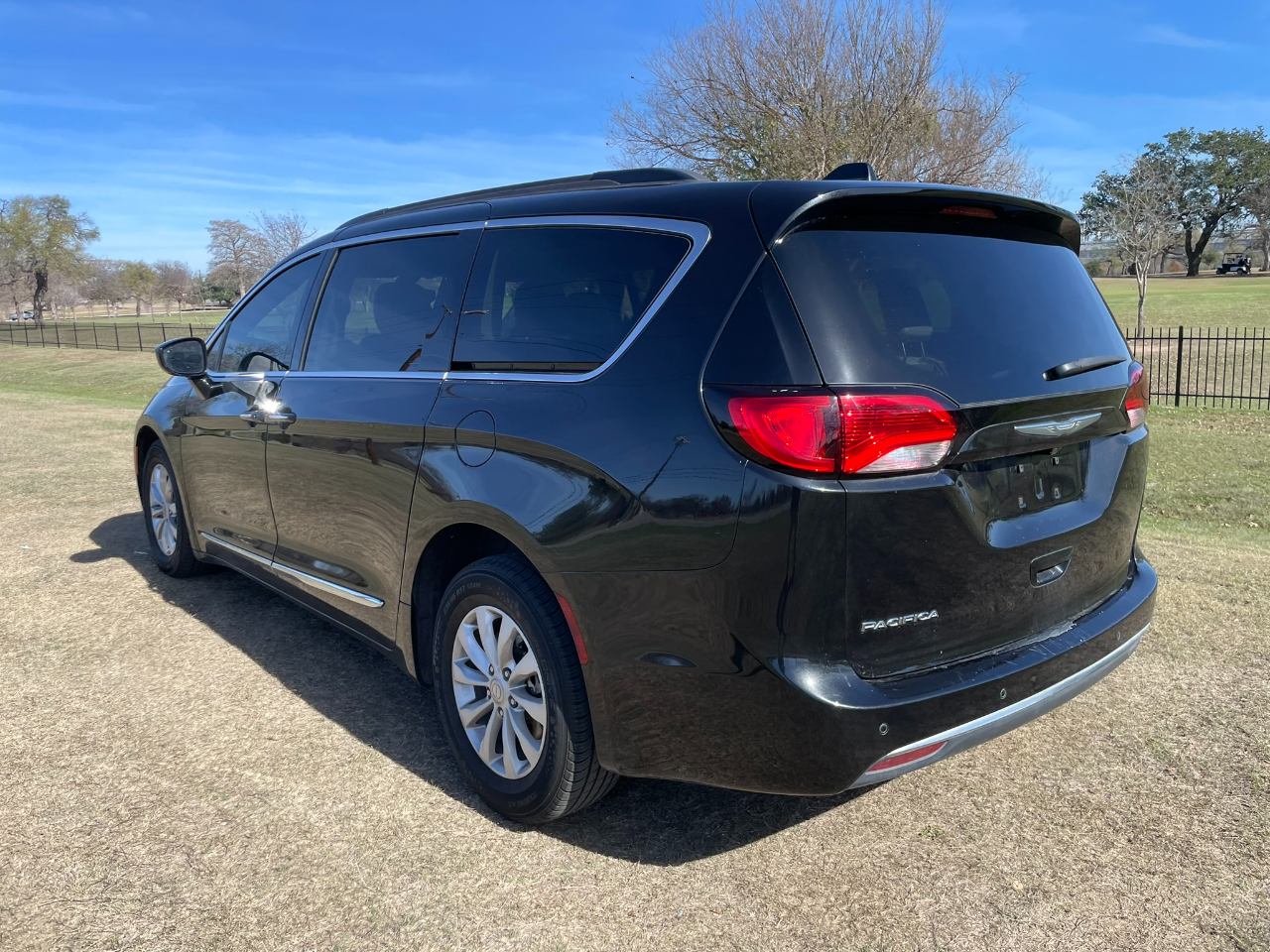 2017 Chrysler Pacifica Touring-L's photo