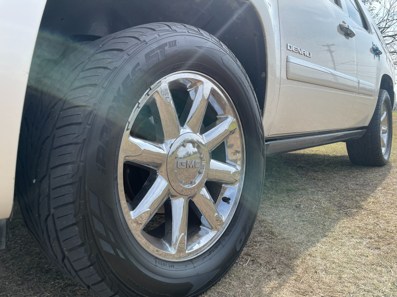 GMC Yukon Denali 2WD 2013