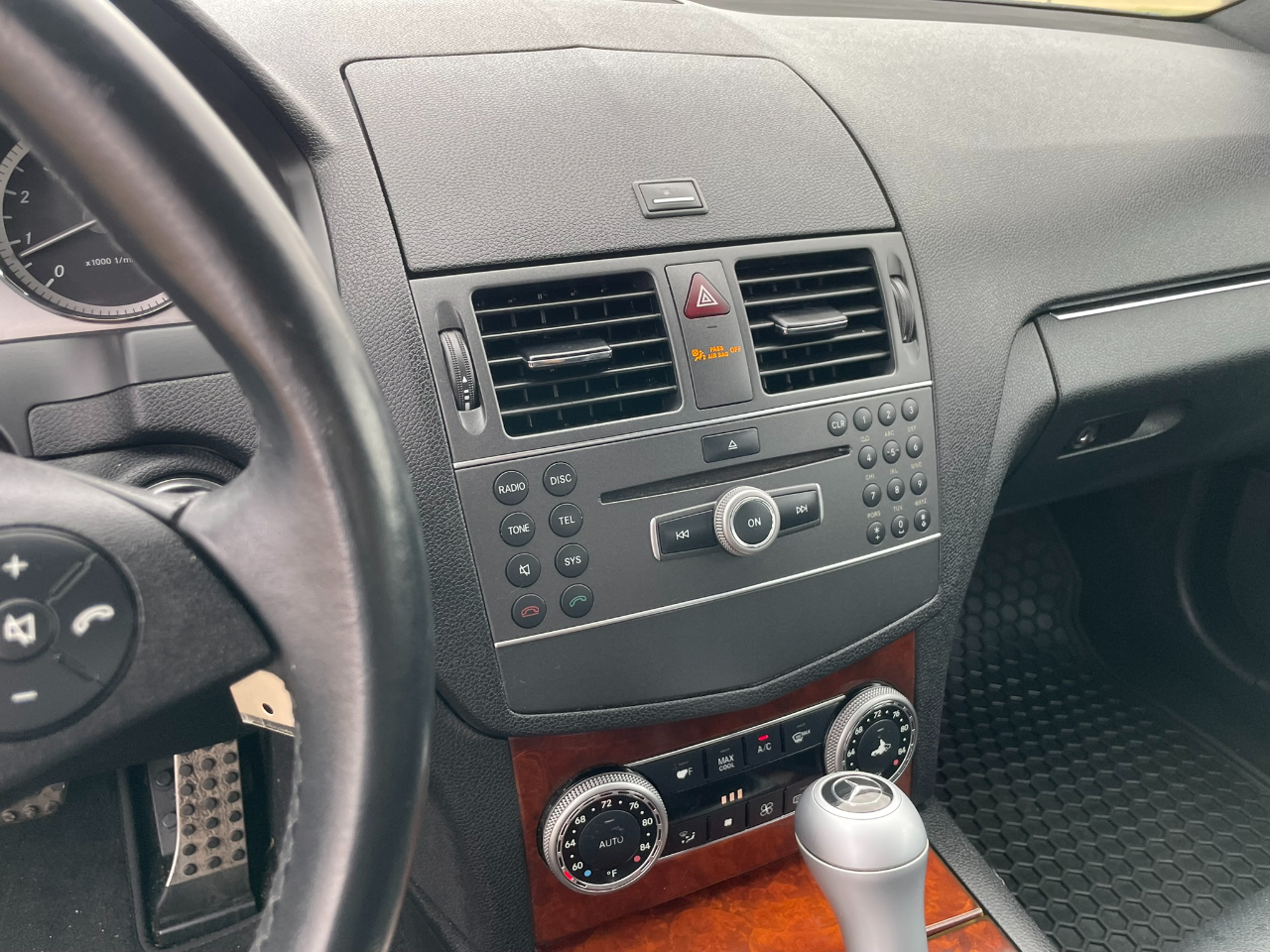 Mercedes-Benz C-Class C300 Luxury Sedan 2011