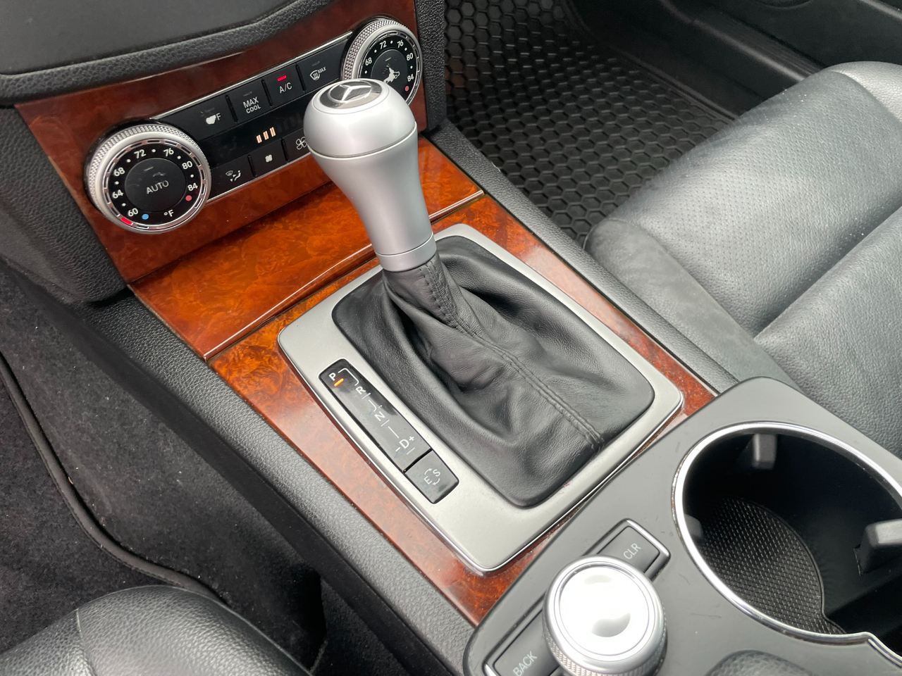 Mercedes-Benz C-Class C300 Luxury Sedan 2011