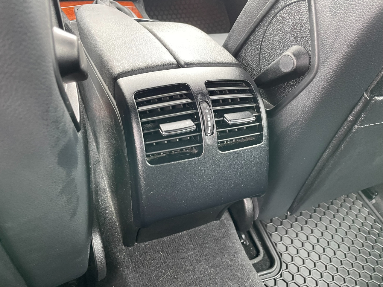 Mercedes-Benz C-Class C300 Luxury Sedan 2011