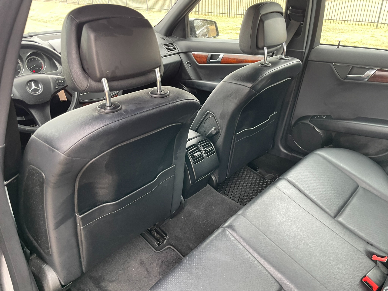 Mercedes-Benz C-Class C300 Luxury Sedan 2011