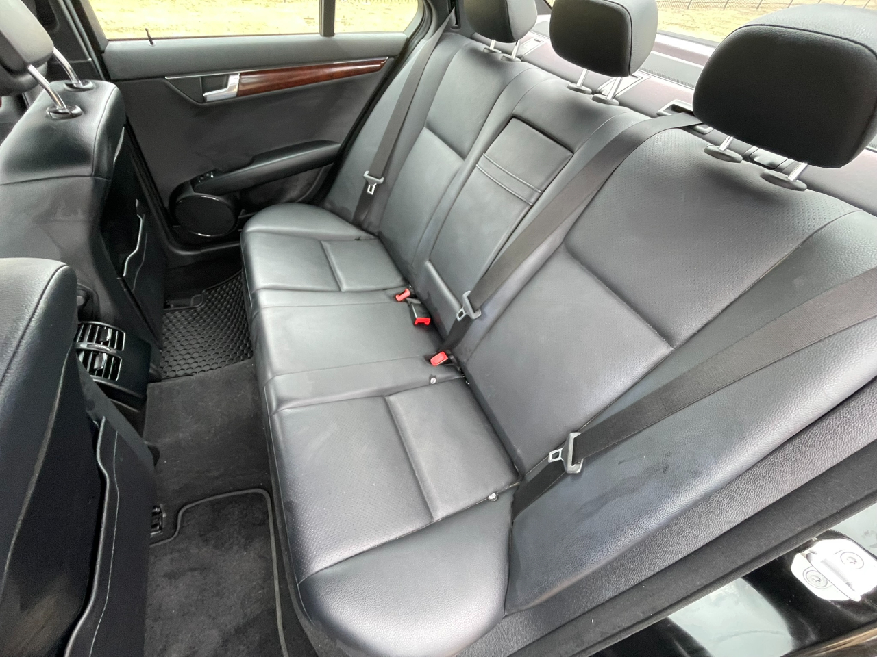 Mercedes-Benz C-Class C300 Luxury Sedan 2011