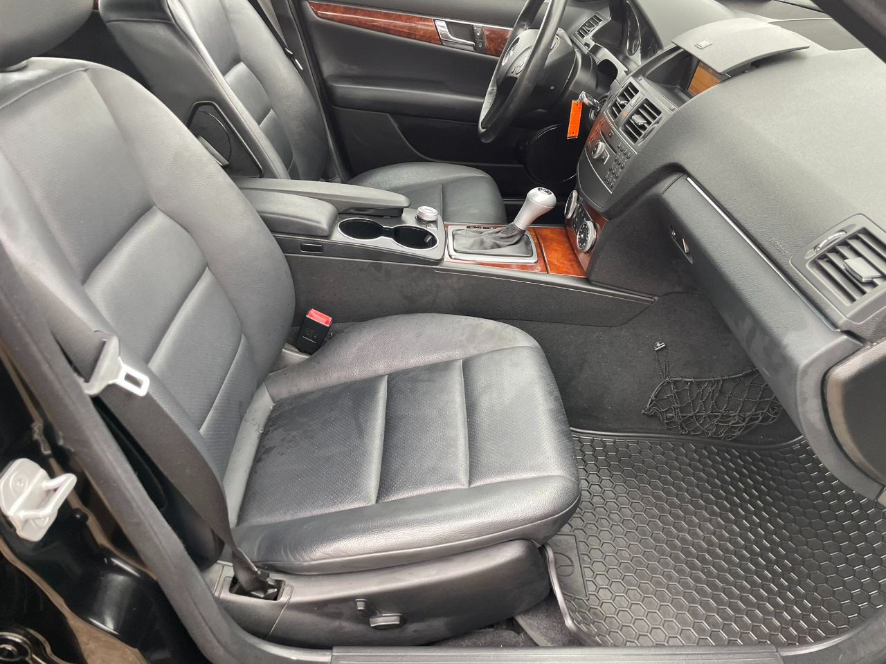 Mercedes-Benz C-Class C300 Luxury Sedan 2011