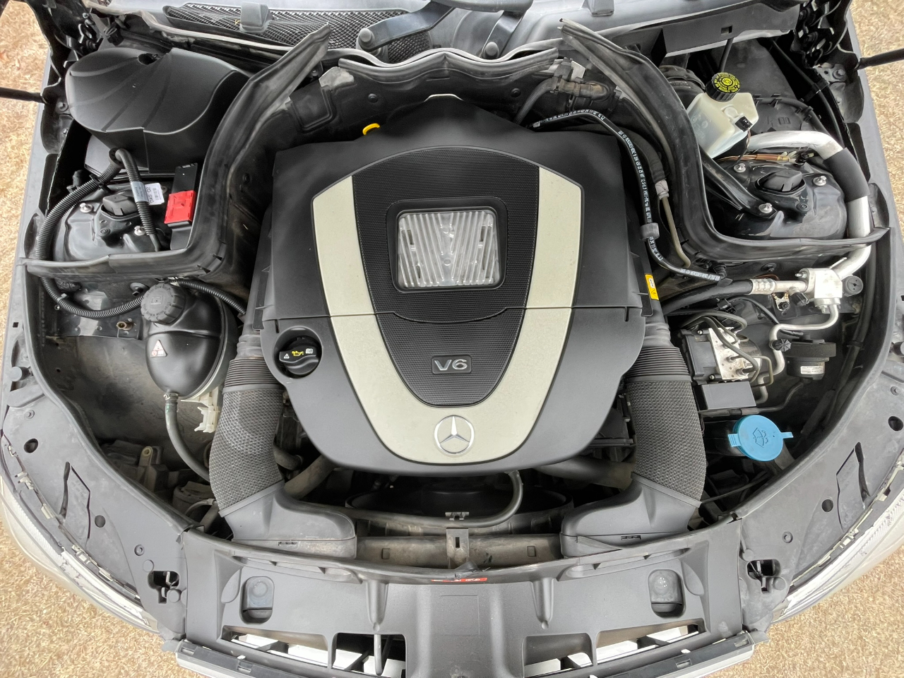 Mercedes-Benz C-Class C300 Luxury Sedan 2011