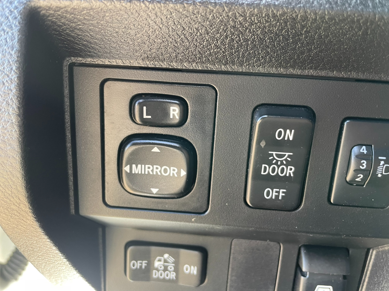 Toyota Tundra SR5 5.7L V8 FFV CrewMax 4WD 2014