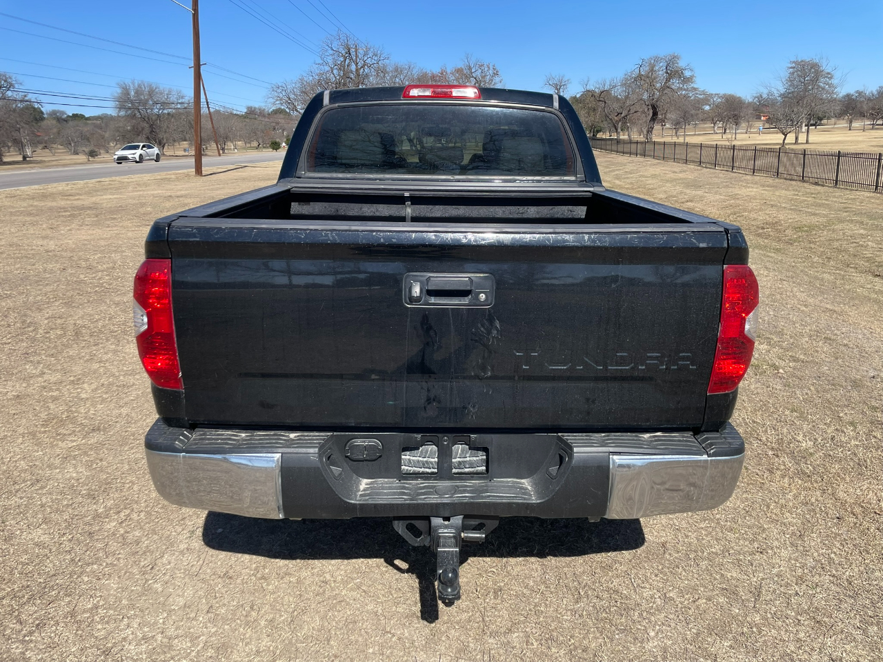 Toyota Tundra Limited 5.7L CrewMax 2WD 2015