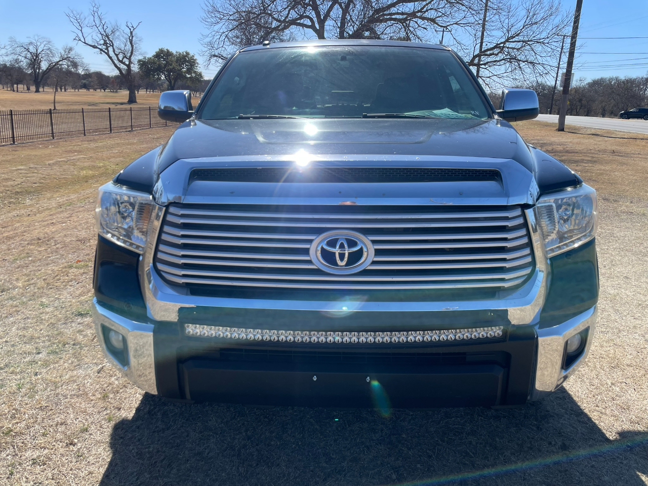 Toyota Tundra Limited 5.7L CrewMax 2WD 2015