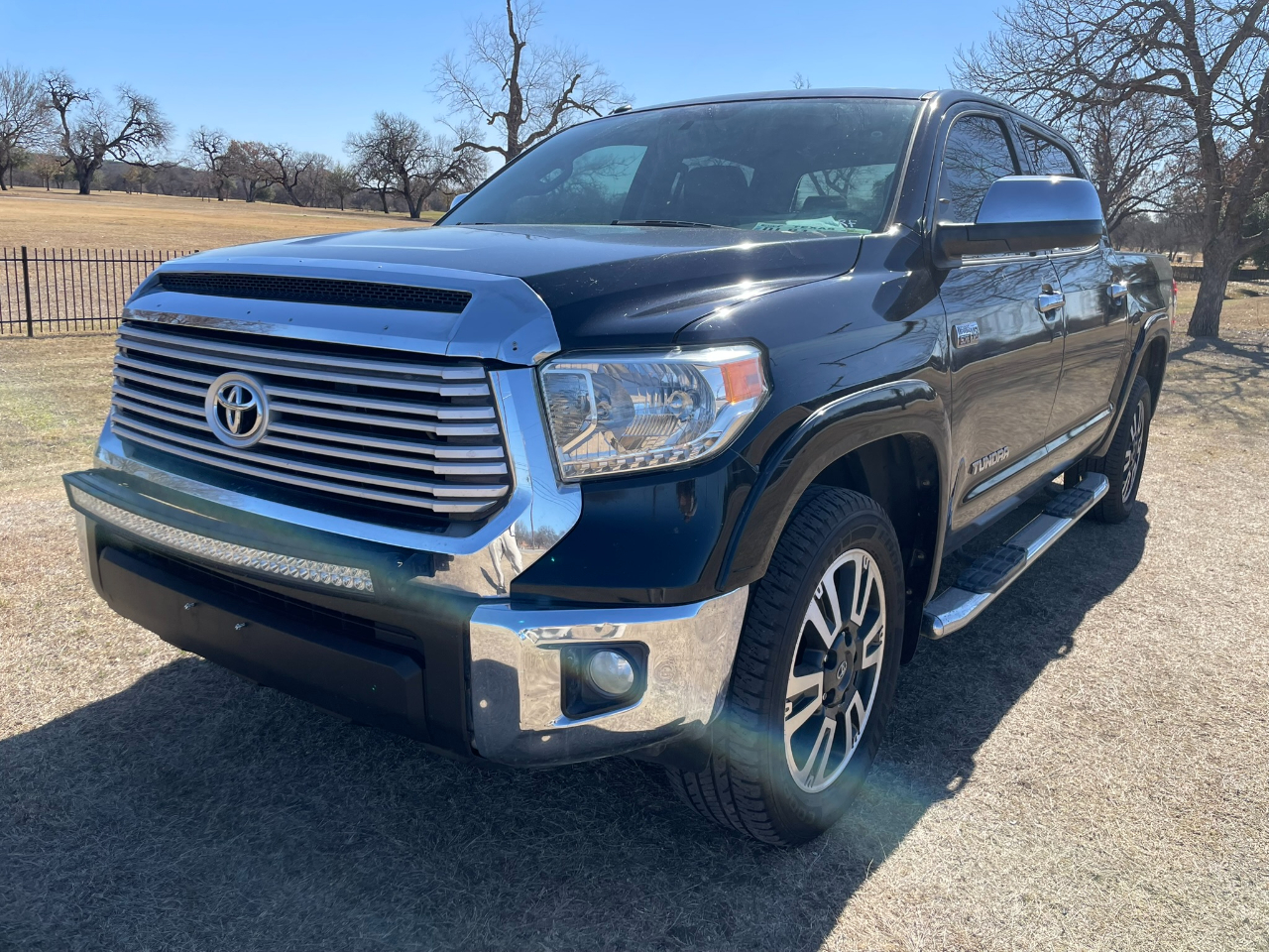 Toyota Tundra Limited 5.7L CrewMax 2WD 2015