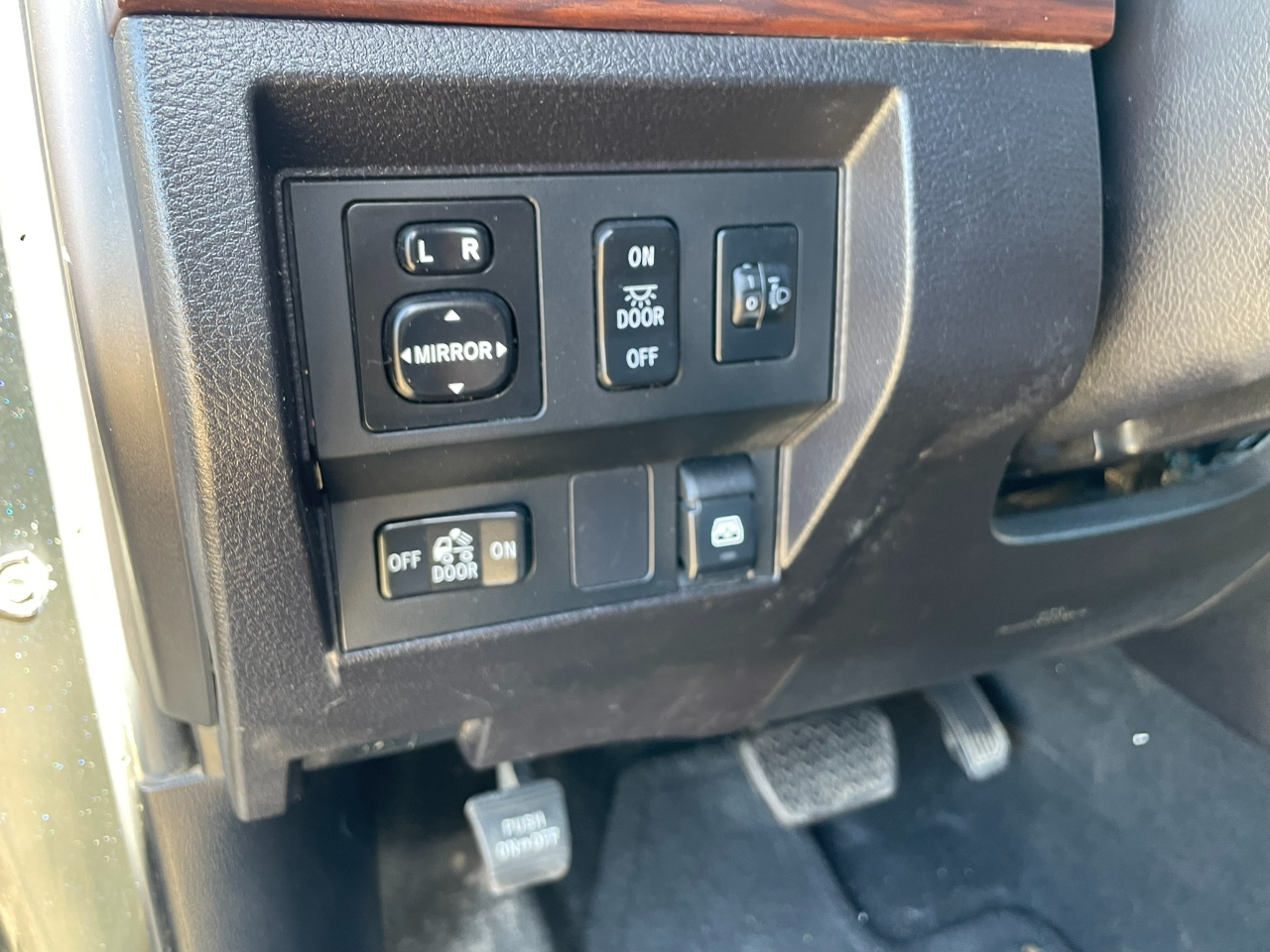 Toyota Tundra Limited 5.7L CrewMax 2WD 2015