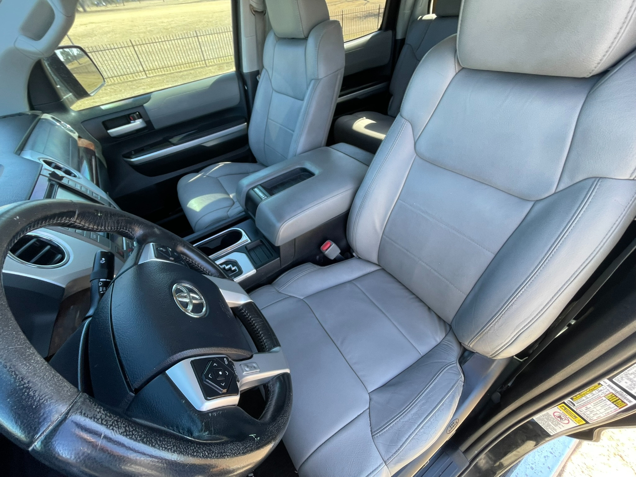 Toyota Tundra Limited 5.7L CrewMax 2WD 2015