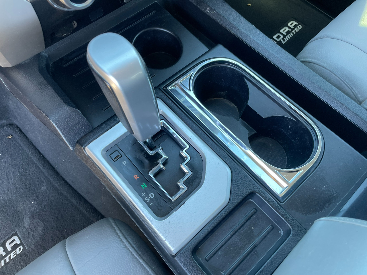 Toyota Tundra Limited 5.7L CrewMax 2WD 2015