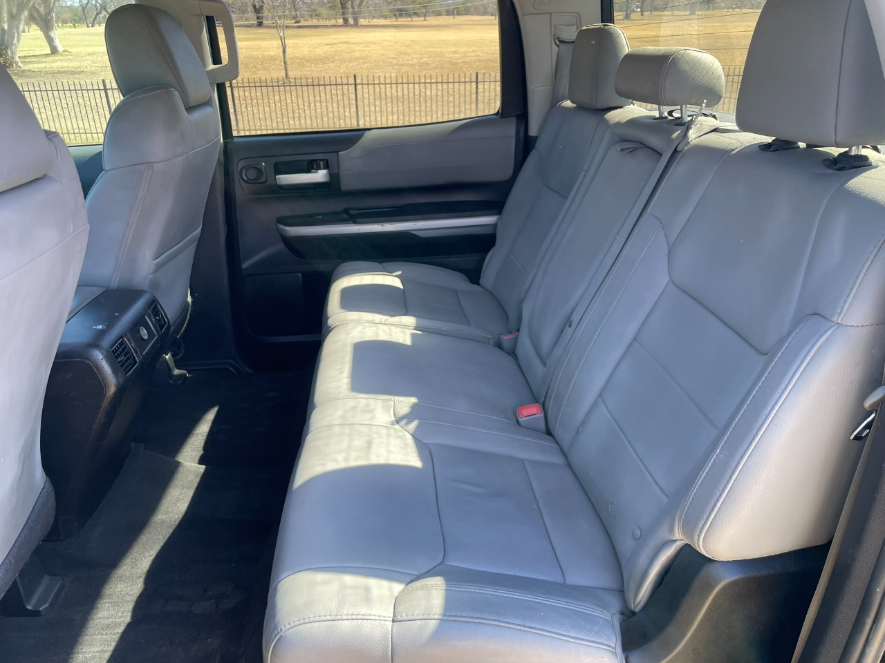 Toyota Tundra Limited 5.7L CrewMax 2WD 2015