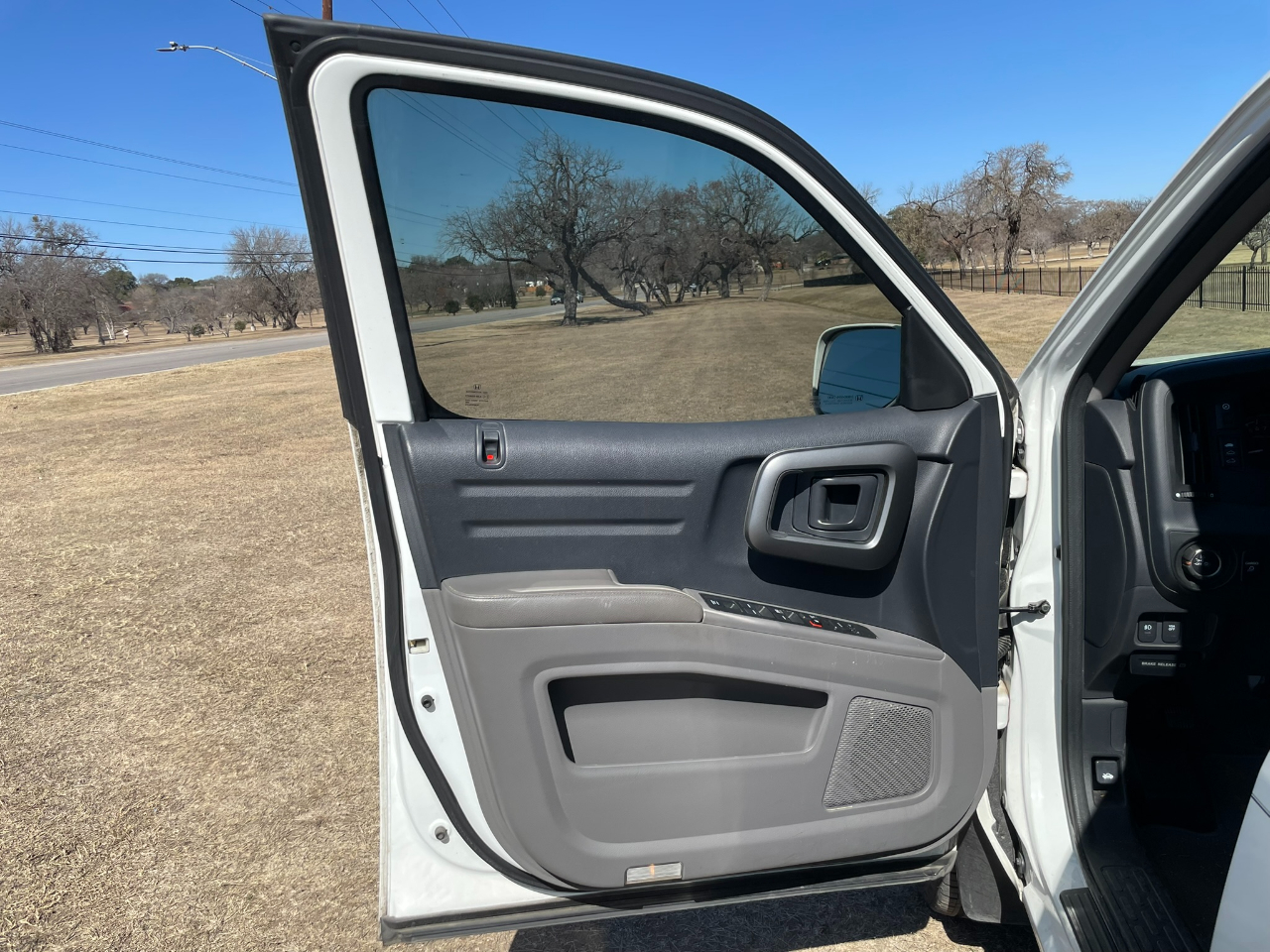 Honda Ridgeline RTL AT with MOONROOF 2011