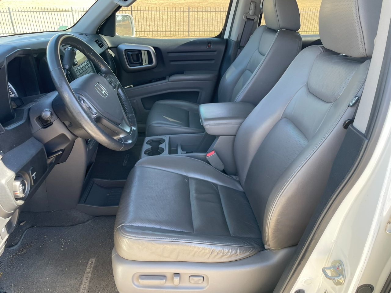 Honda Ridgeline RTL AT with MOONROOF 2011