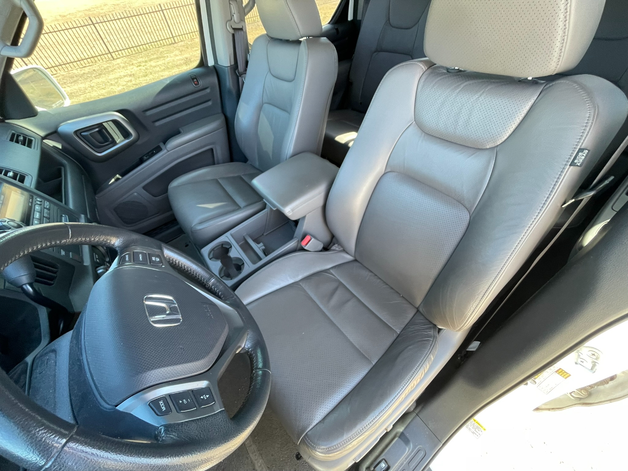 Honda Ridgeline RTL AT with MOONROOF 2011