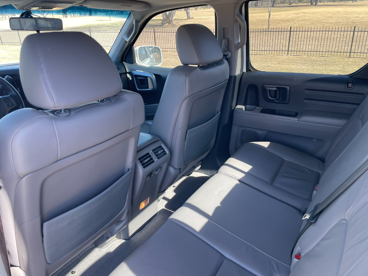 Honda Ridgeline RTL AT with MOONROOF 2011