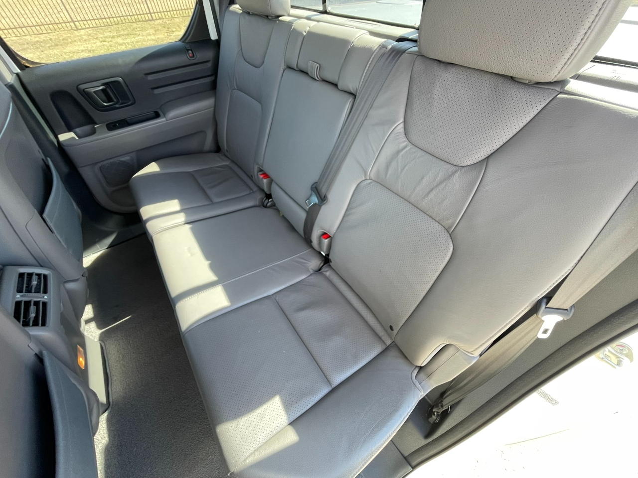 Honda Ridgeline RTL AT with MOONROOF 2011